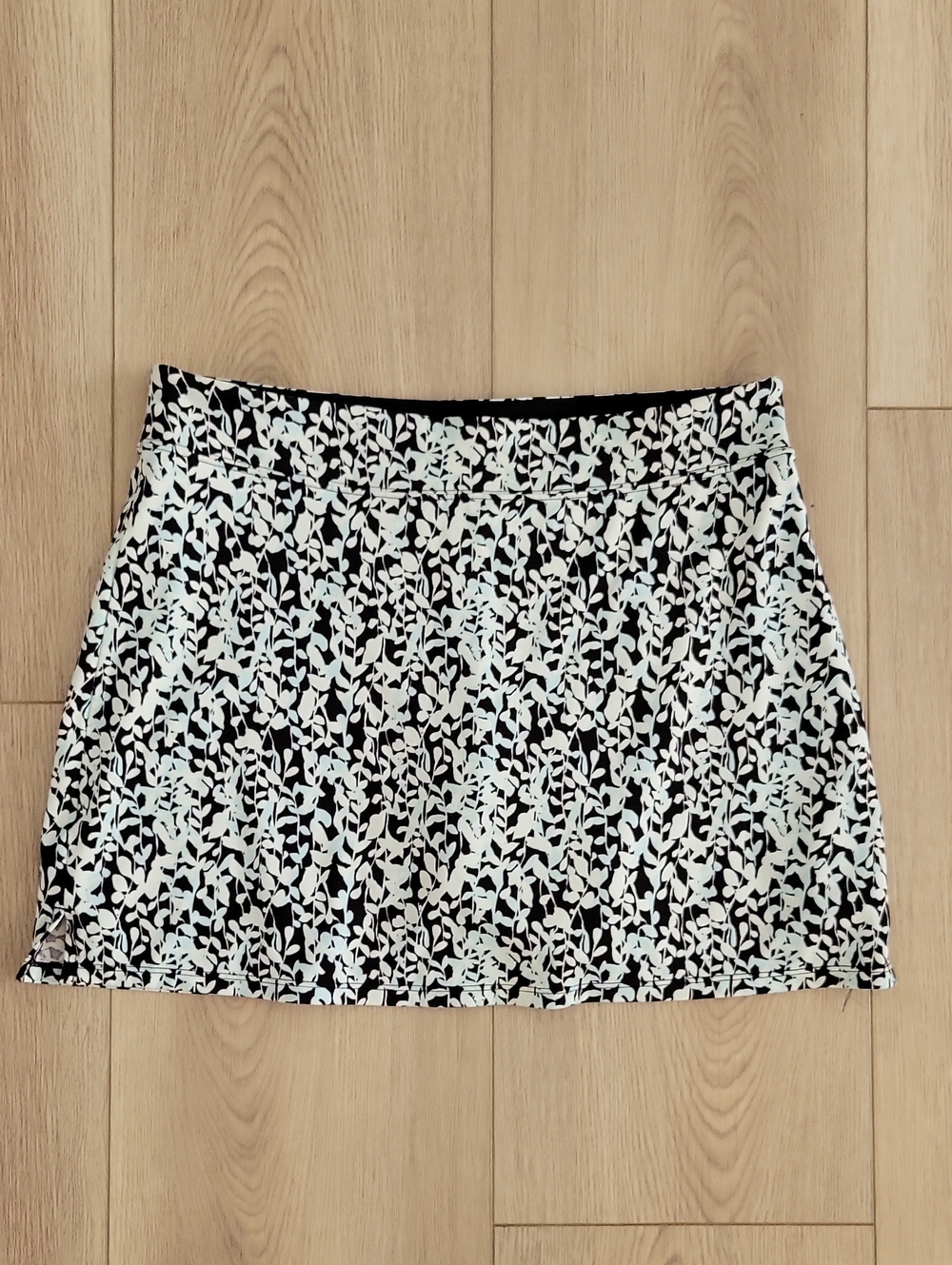 Tranquility by Colorado Clothing Black and White Leaf-Print Mini Skirt